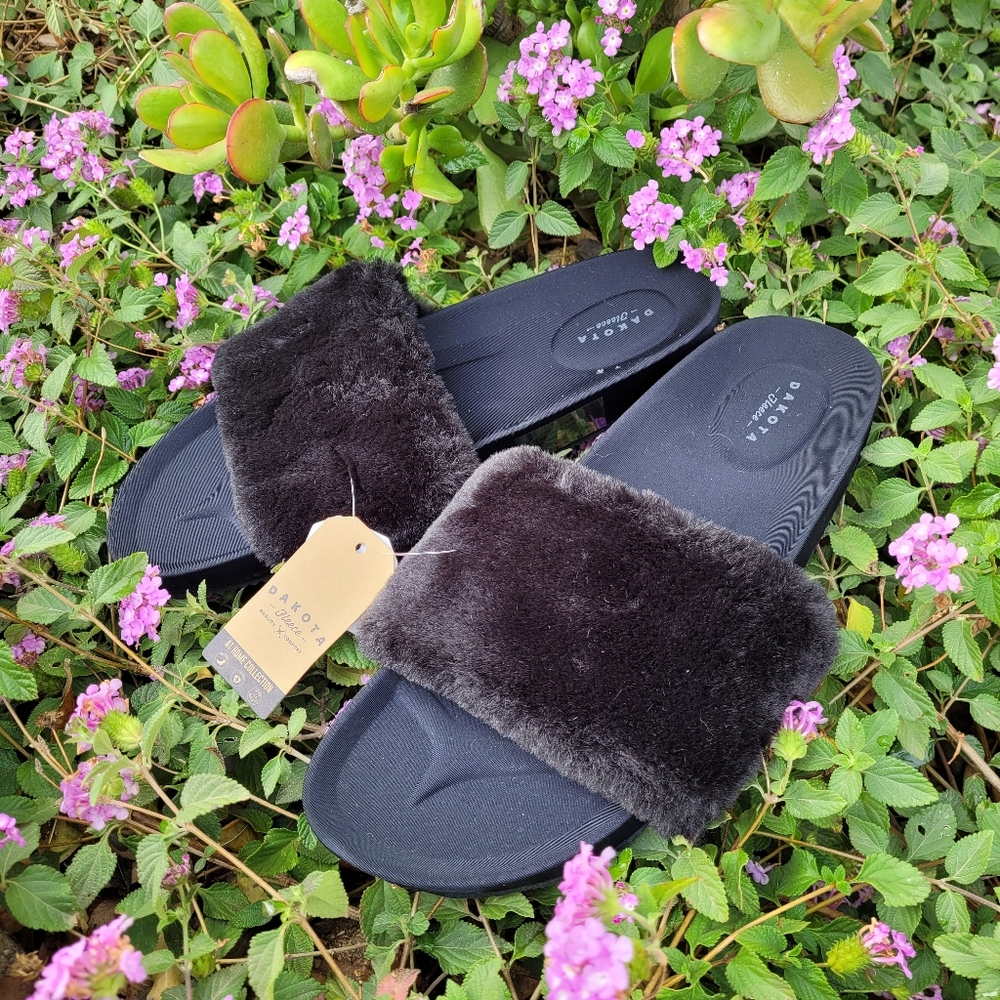 Dakota Fleece black furry sandals Women's size 10